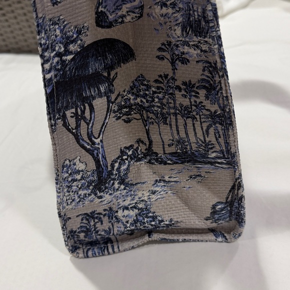 Dior Around The World VIP Blue and Tan Tote - Picture 9 of 11